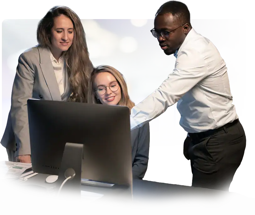 elevate™ Co-managed Infrastructure 2 people around computer